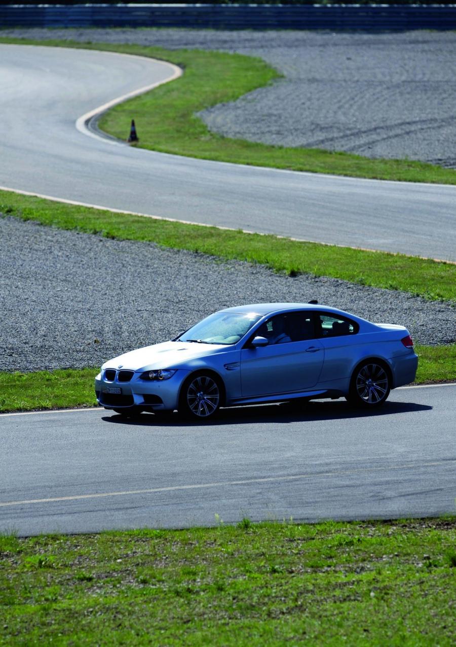  BMW M3 2008 года  (фото 13 из 219)